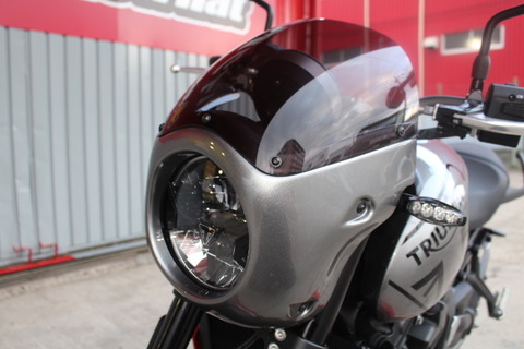 トライアンフ TRIDENT 660 ヘッドライト
