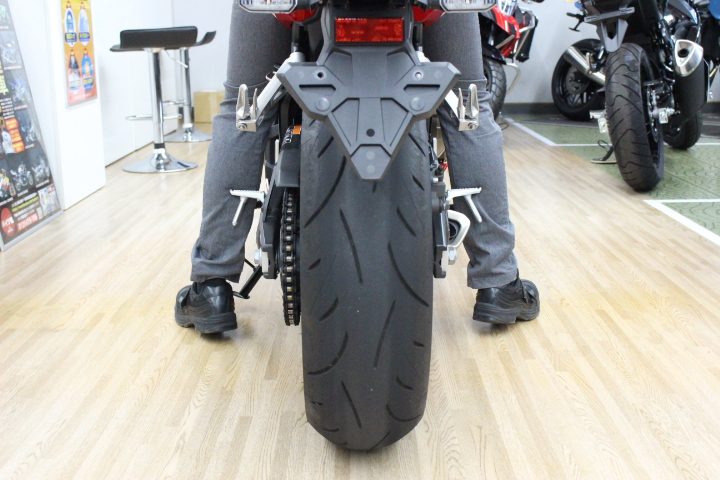 CBF650R 足つき1 