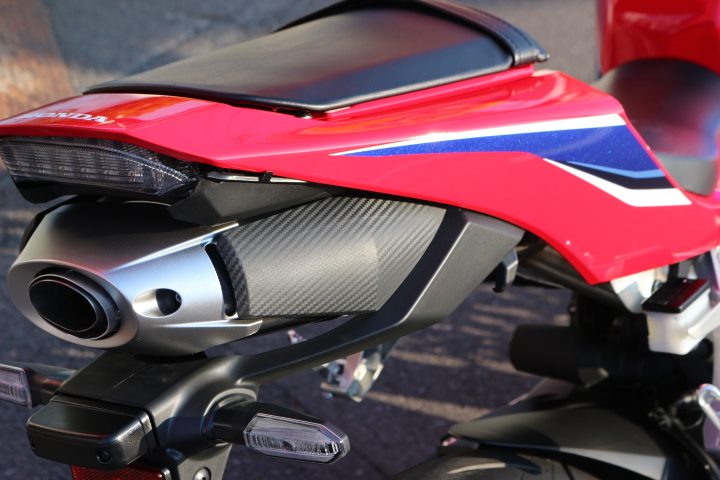 CBR600RR　センターアップマフラー