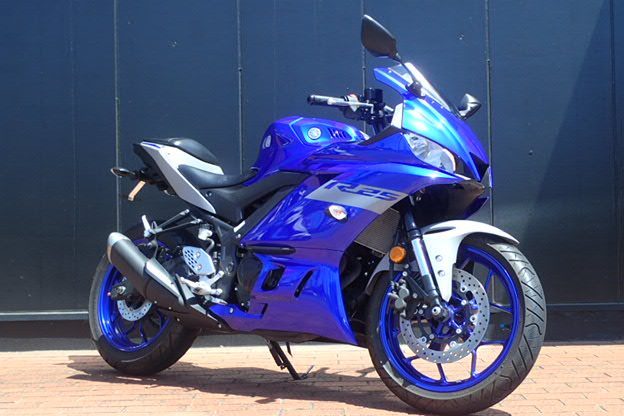 バイク館武蔵村山店　新入荷情報！人気フルカウルスポーツバイク！［ヤマハ YZF-R25/カワサキ NINJA250］