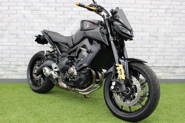 ３気筒クロスプレーンエンジンの新感覚フィーリング！YAMAHA　MT-09