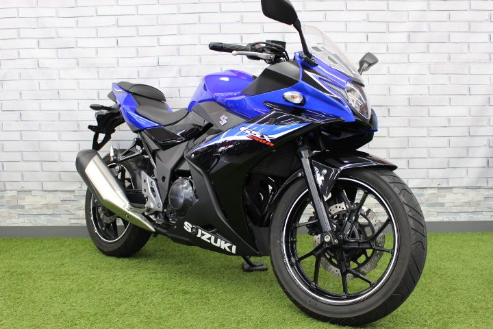 乗りやすく親しみやすい！スポーツモデル　SUZUKI　GSX250R
