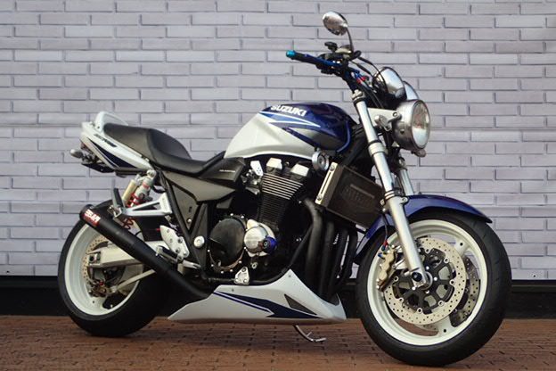 バイク館武蔵村山店　新入荷情報！カスタム多数の2機種紹介！［スズキ GSX1400/ホンダ CRF250L］