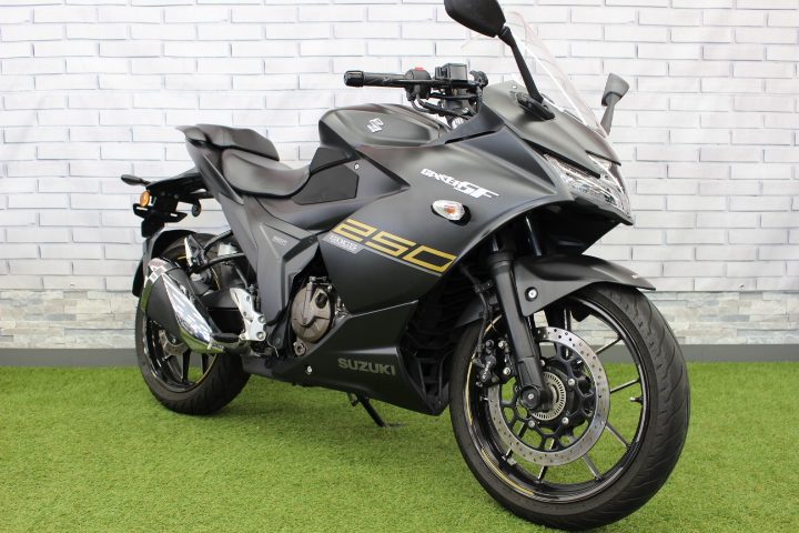油冷エンジンはSUZUKIの十八番！　SUZUKI　GIXXER250SF