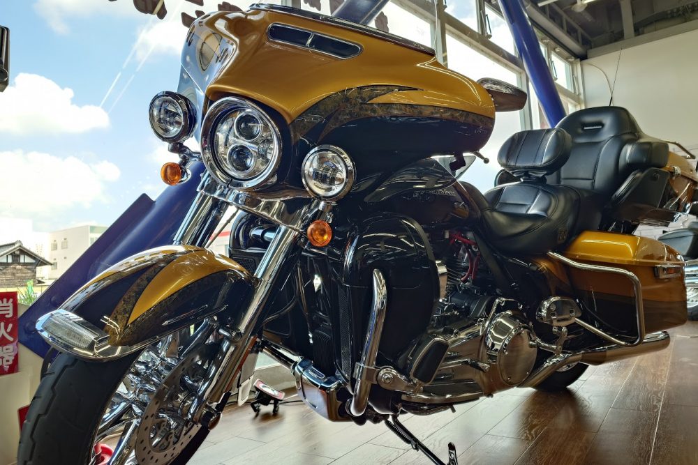 ドでかい一台入荷しました！Harley-Davidson　FLHTKSE Ultra Limited CVO！