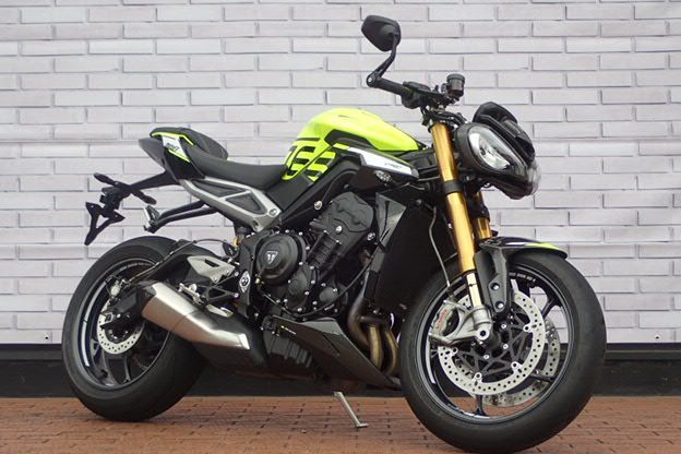 バイク館武蔵村山店　新入荷情報！限定765台！希少なネイキッドバイク！［トライアンフ STREET TRIPLE Moto2 EDITION］