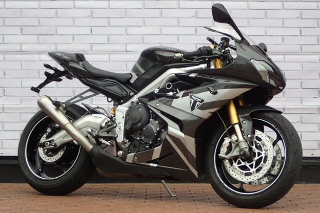 バイク館武蔵村山店　新入荷情報！生産台数765台限定！［トライアンフ DAYTONA 765 Moto2］