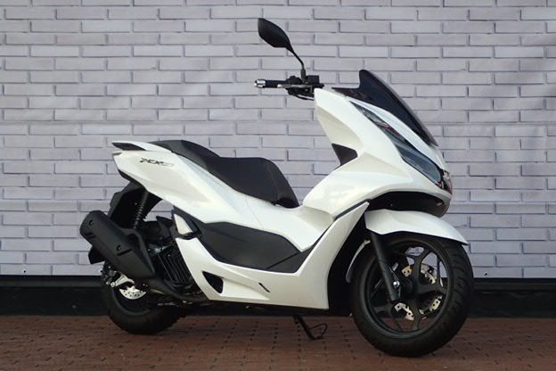 バイク館武蔵村山店　新入荷情報！乗り換え大歓迎！高速走行可能！［ホンダ PCX160］