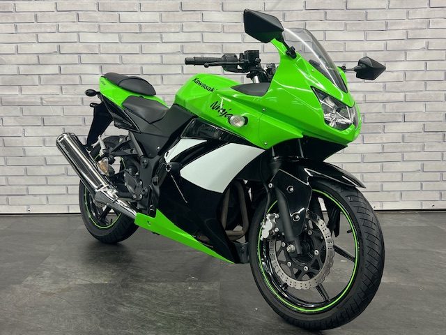 吉祥寺店　カワサキ【Ninja250R】入庫です！