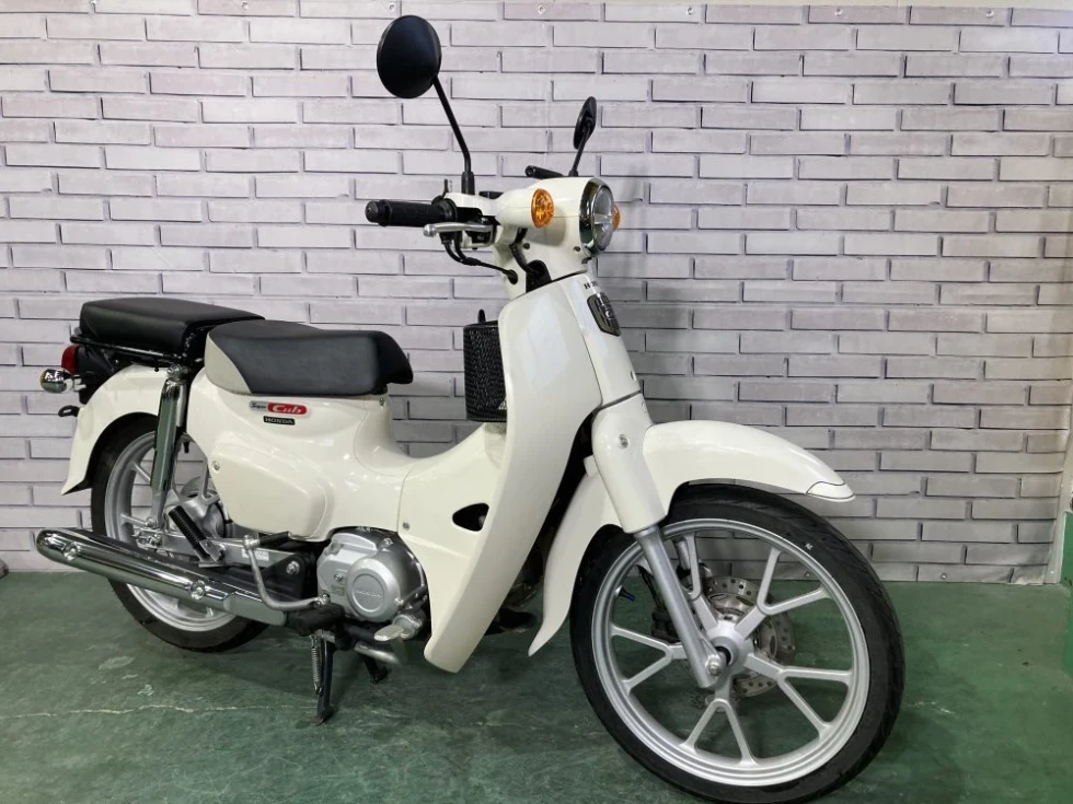 【浦和店】◆◇スーパーカブ110　走行距離6109ｋｍ　グリップヒーター　ＵＳＢ　タンデムシート装備◇◆