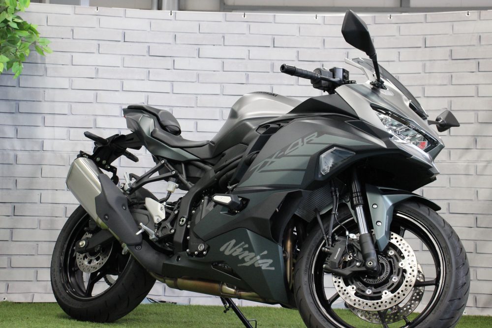 年末年始のご案内＆車両紹介 カワサキ【 ＺＸ－４Ｒ 】