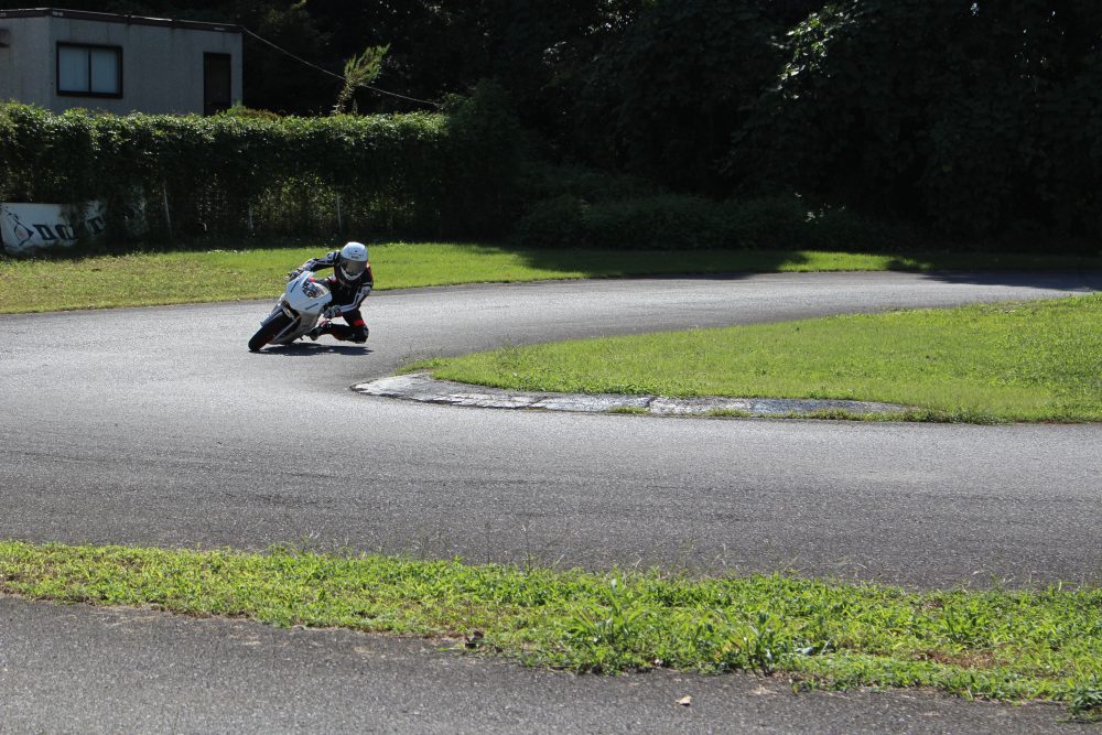 軽快かつ優雅な走り！Fシリーズのアドベンチャーバイク！【F900XR】足利店メンバーサーキットブーム到来！？