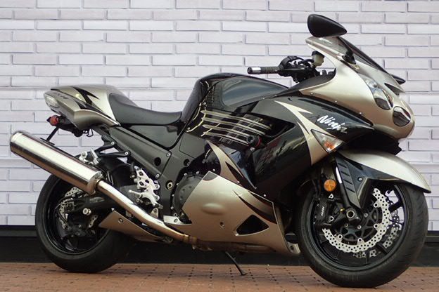 バイク館武蔵村山店　新入荷情報！再びのご紹介！［カワサキ ZX-14］