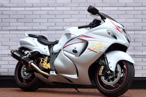 バイク館武蔵村山店　新入荷情報！スズキ車2台入荷！［スズキ GSX1300R隼/Vanvan 200］