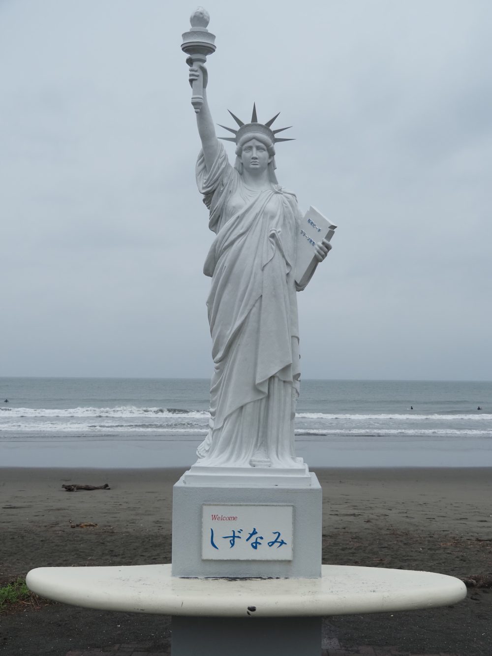 自由の女神(静波海岸)その2