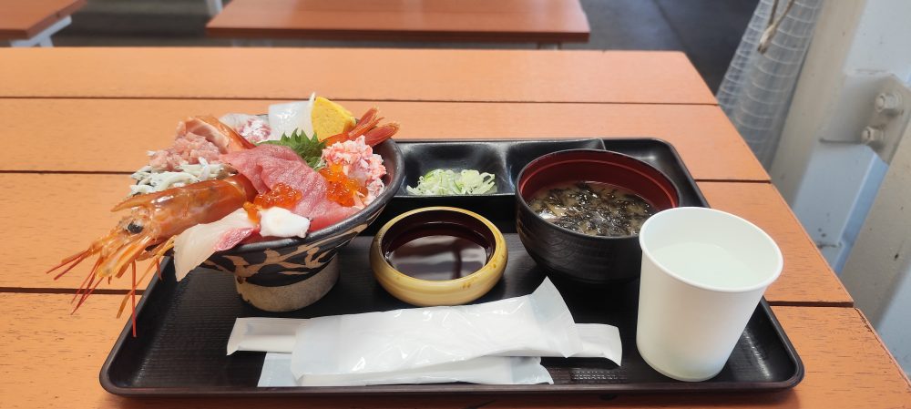 海鮮丼を食べてきたのと、オススメバイク紹介(HONDAカブ50ファイナル)