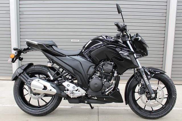 METALLIC BLACK