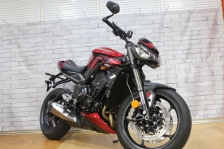 STREET TRIPLE RS