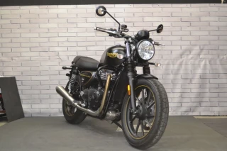 STREET TWIN 900