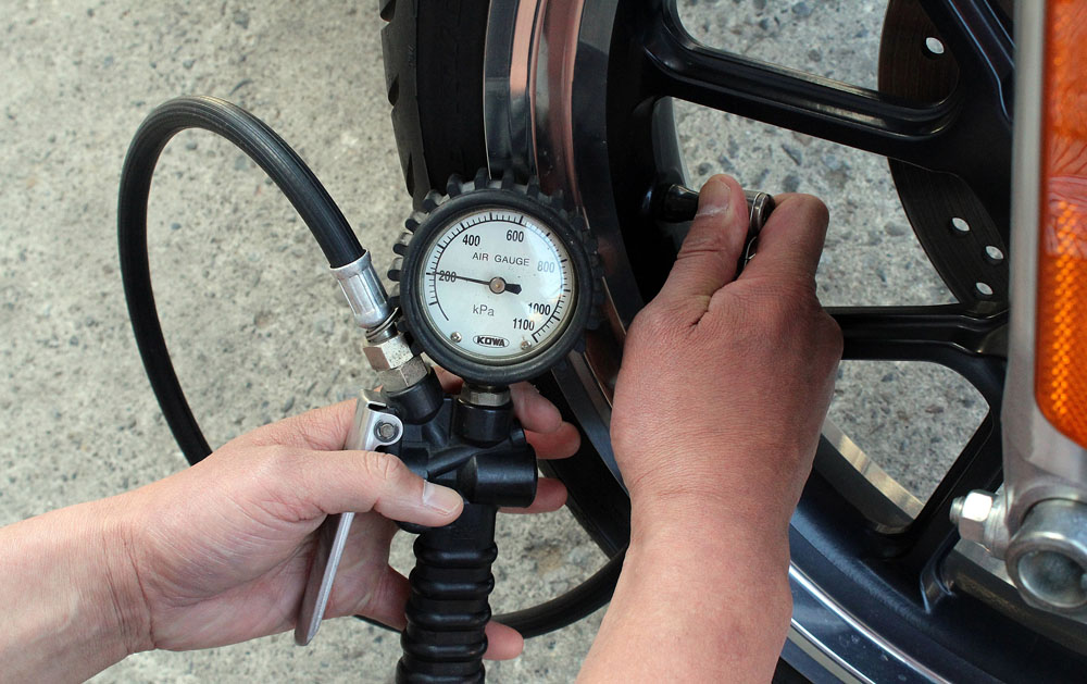 窒素充填サービスをはじめました。　前後1100円　調整補充はどのバイク館店舗でも無料