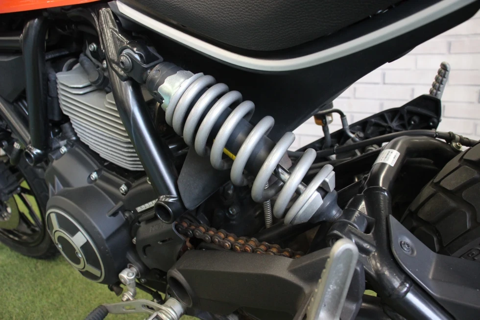 ドゥカティ SCRAMBLER SIXTY2（スクランブラー） 【☆通販可能☆ USB付