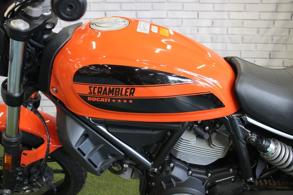Ducati Scrambler タンク 中古 ドゥカティ SCRAMBLER SIXTY2（スクランブラー） 【☆通販可能☆ USB付
