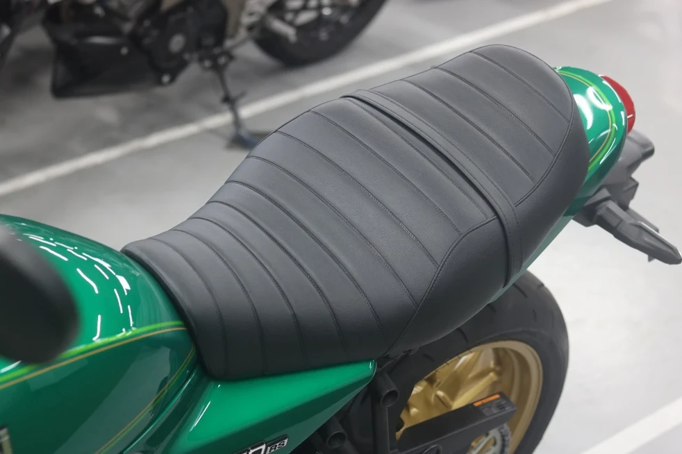 カワサキ Z650RS 【KeePer施工済車両】 タックロールシート 低走行車両