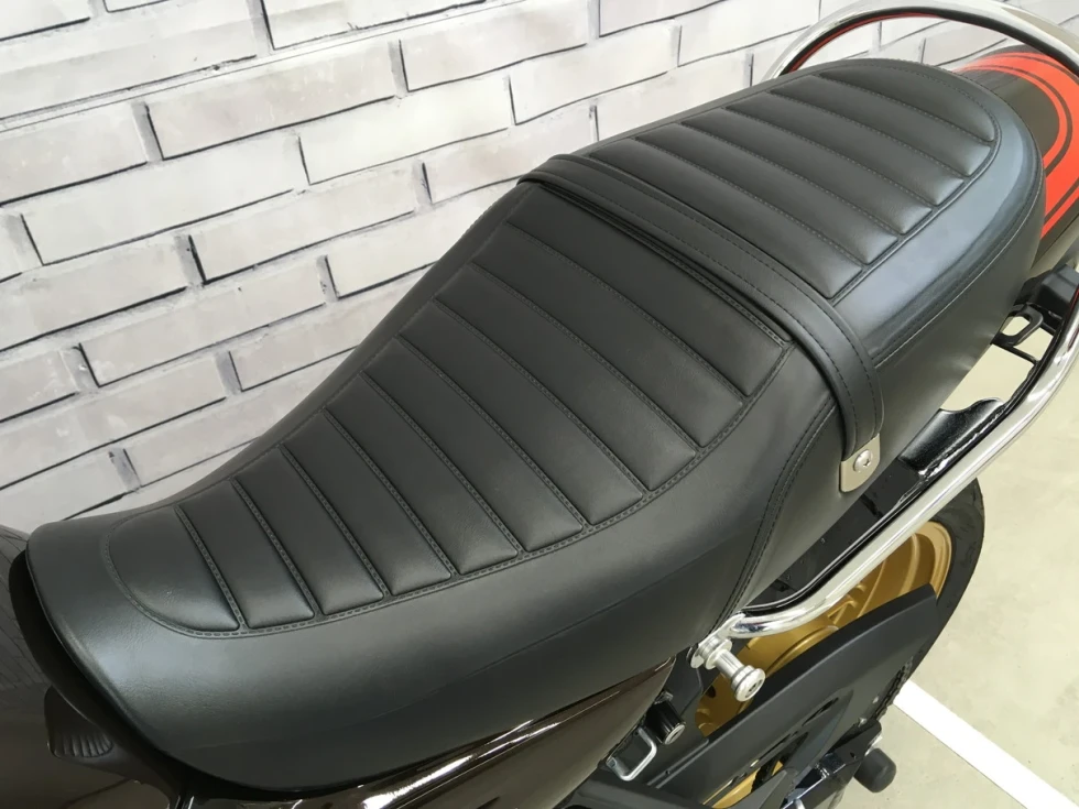 Z900RS 50thアニバーサリー 純正シート 限定車専用の生地 新品使用品 Amazon | 2018～2025年 Z900RS ハイシート 純正アクセサリー