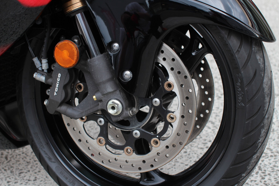 GSX1300R ハヤブサ 隼 TOKICO GX72A もりあがり フロントキャリパー GSX1300R ハヤブサ 隼 TOKICO GX72A もりあがり フロントキャリパー