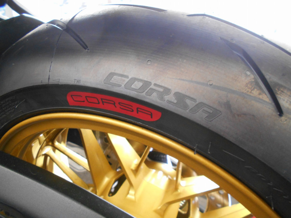 コルナゴ純正ホイール50周年記念モデル　前後セット カワサキ Z900RS 50周年記念モデル／前後タイヤ新品ピレリ
