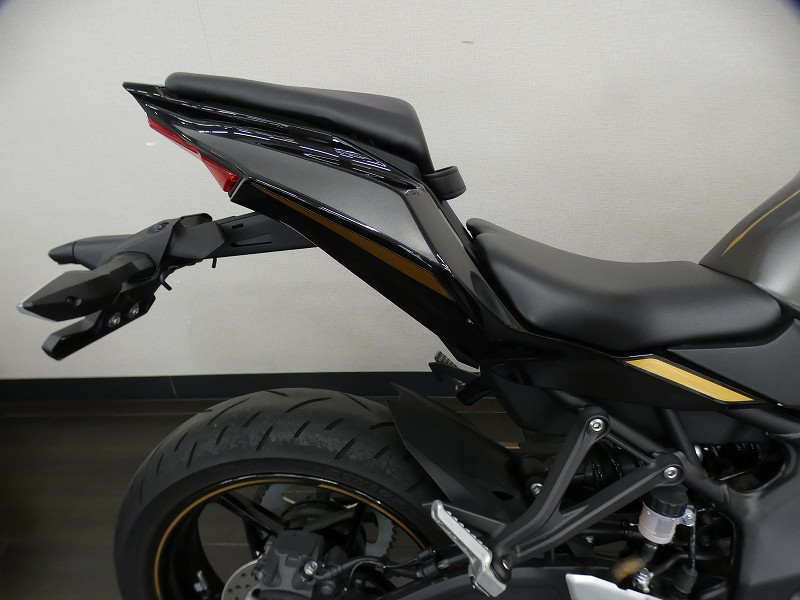 カワサキ ZX-25R SE 2022年モデル マルチバー USB充電器