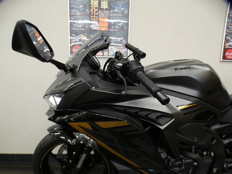 カワサキ ZX-25R SE 2022年モデル マルチバー USB充電器