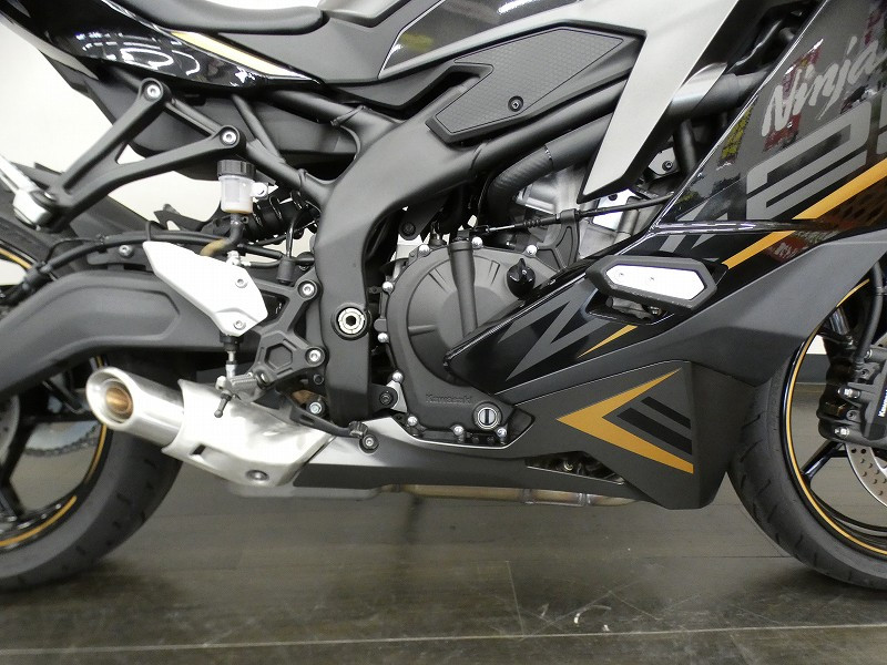 カワサキ ZX-25R SE 2022年モデル マルチバー USB充電器 カワサキ ZX-25R SE 2022年モデル マルチバー USB充電器