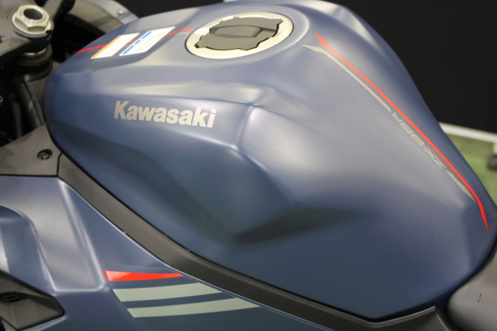 カワサキ ZX-25R SE 2022年モデル エンジンスライダーの詳細