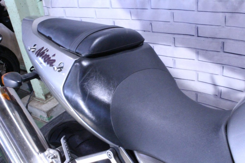 カワサキ ZX-12R 【アウトレット車両】2001年モデルの詳細