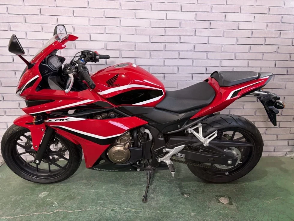 ホンダ CBR400R 街乗りからロングツーリングまで快適に楽しめる一台の ホンダ CBR400R 街乗りからロングツーリングまで快適に楽しめる一台の