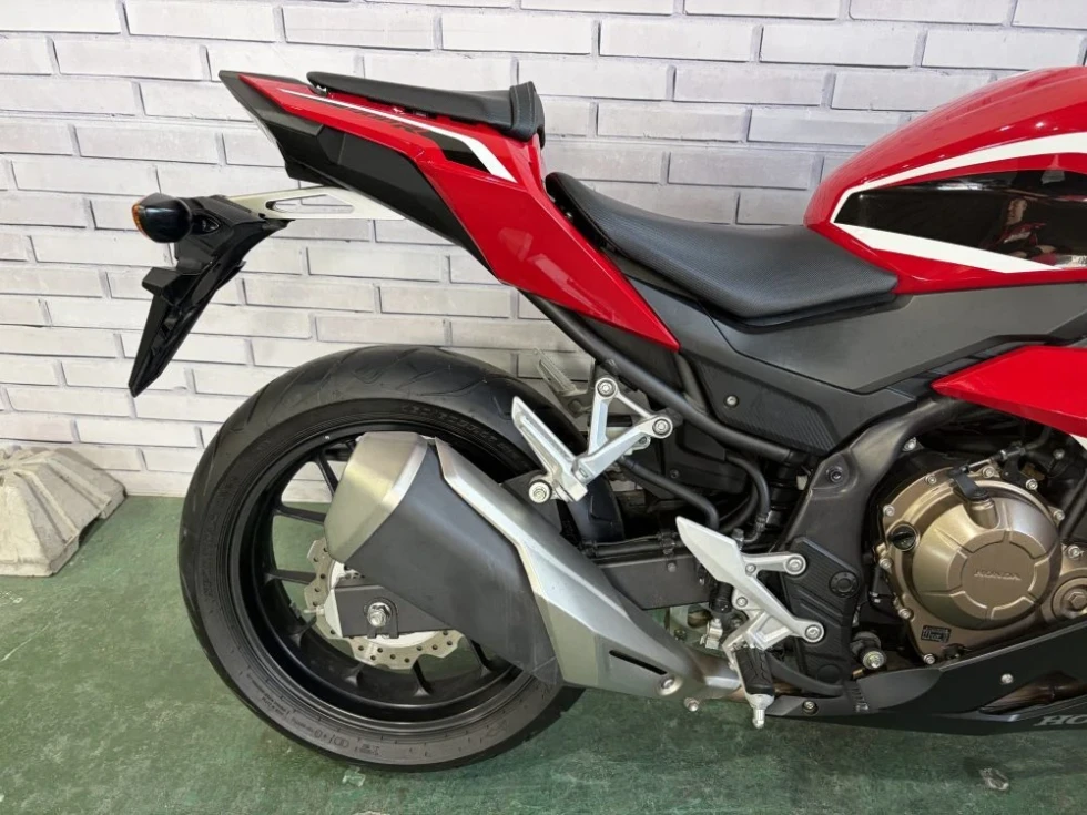 ホンダ CBR400R 街乗りからロングツーリングまで快適に楽しめる一台の ホンダ CBR400R 街乗りからロングツーリングまで快適に楽しめる一台の
