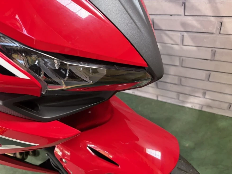 ホンダ CBR400R 街乗りからロングツーリングまで快適に楽しめる一台の ホンダ CBR400R 街乗りからロングツーリングまで快適に楽しめる一台の