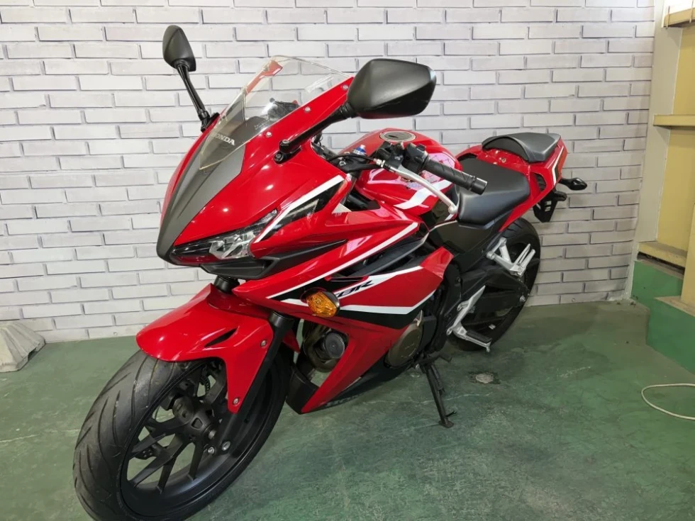ホンダ CBR400R 街乗りからロングツーリングまで快適に楽しめる一台の