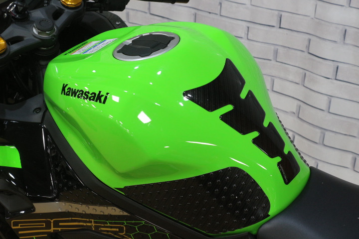 【500円引きクーポン】 カワサキ ZX-25R SE タンクパッドの詳細 | 中古・新車バイクの 青年漫画