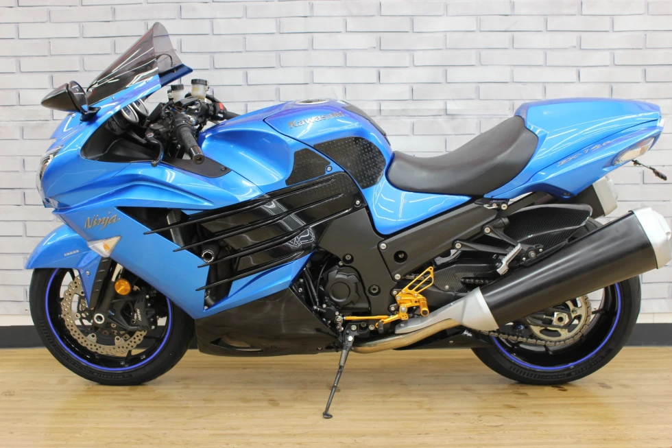 カワサキ ZX-14R ABS ベビーフェイスバックステップ フェンダーレス