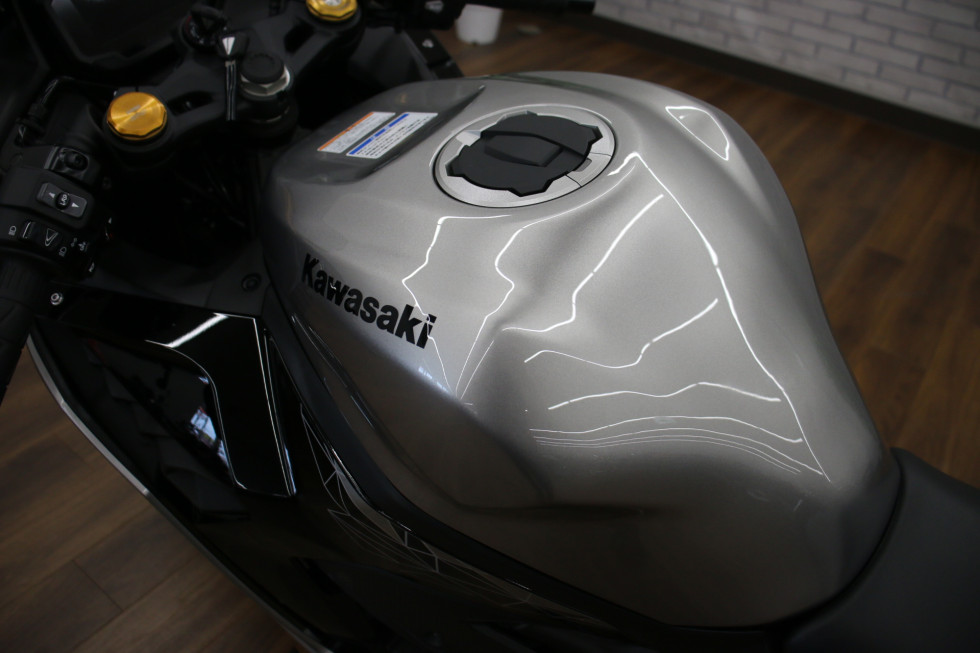 絵〜大幅値下げしました カワサキからスーパースポーツモデル、「Ninja ZX-25R SE」が