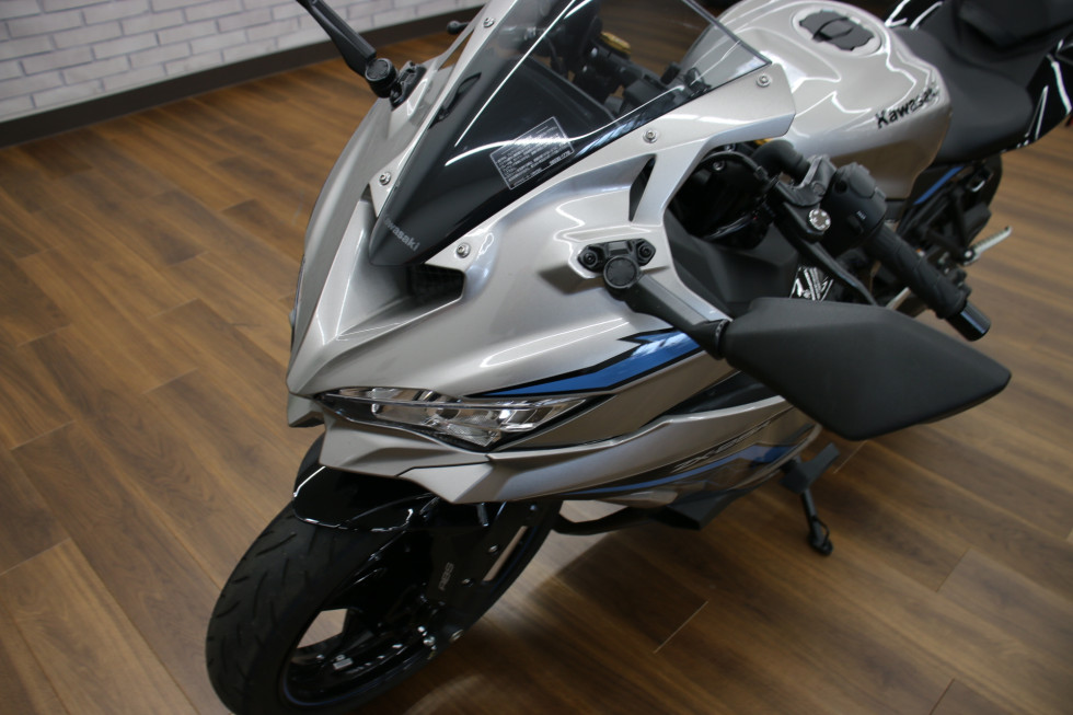 Dr.arrivo がなんと正規価格¥105,840が¥39,800 カワサキ ZX-25R SE 2024年モデル スライダー付き のほぼ