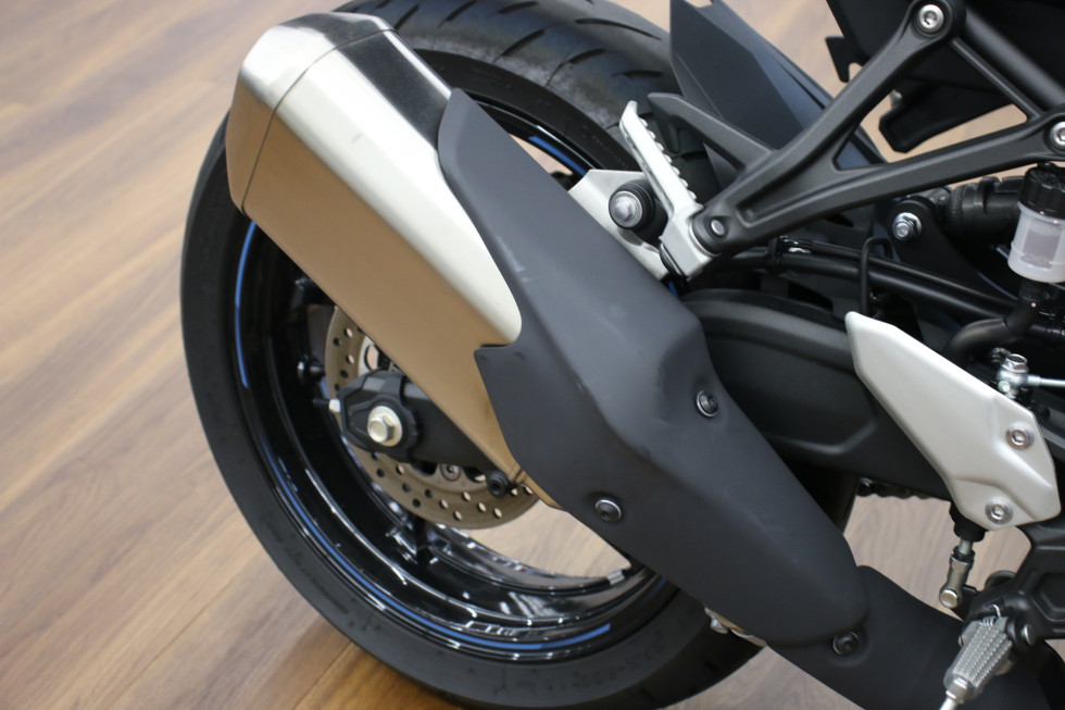 Dr.arrivo がなんと正規価格¥105,840が¥39,800 カワサキ ZX-25R SE 2024年モデル スライダー付き のほぼ