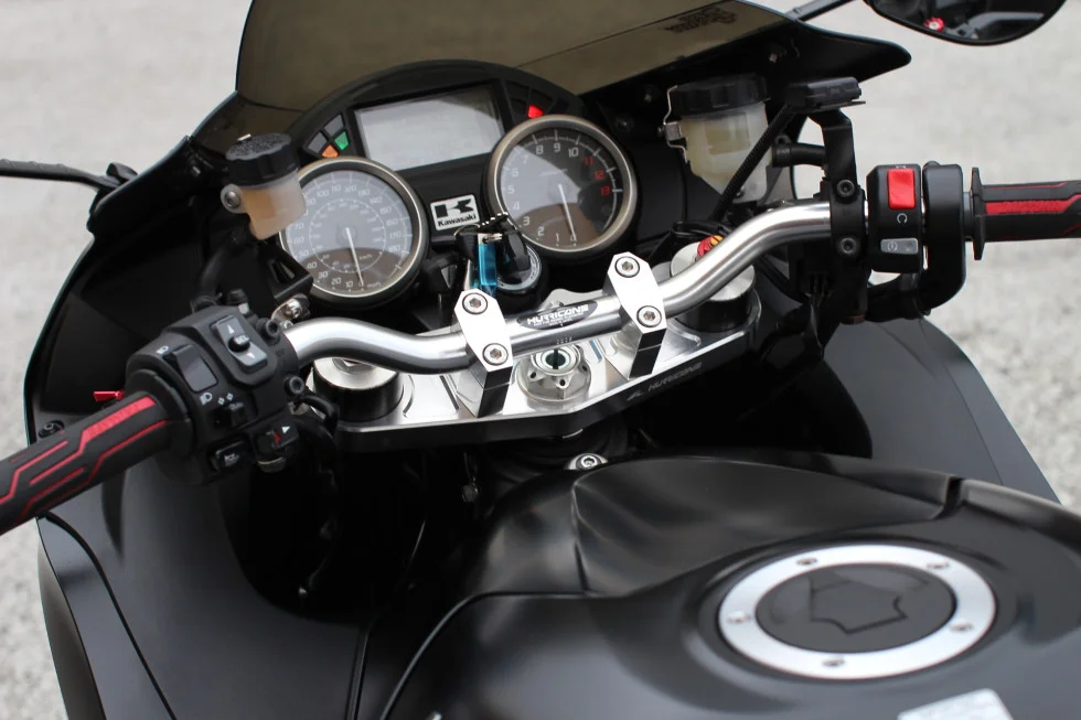 カワサキ ZX-14R ヨシムラスリップオン・ストライカーバックステップ