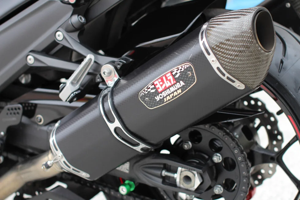 カワサキ ZX-14R ヨシムラスリップオン・ストライカーバックステップ