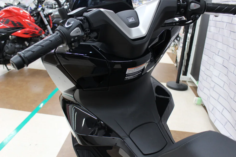 極上！　新車並み　PCX125　JF28　走行距離少　自賠責34年4月　機関良好　静岡県　引き取り歓迎　グリップヒーター付き ホンダ PCX125 ２０２５年モデル 走行距離の少ないＰＣＸ125です