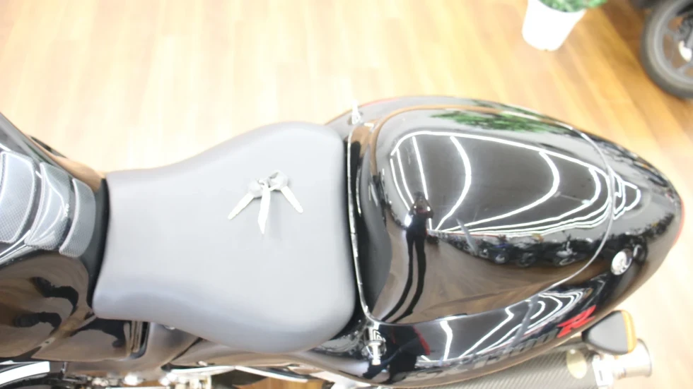 スズキ GSX1300R隼（ハヤブサ） 2003年モデル 逆輸入車 KENZスポーツ