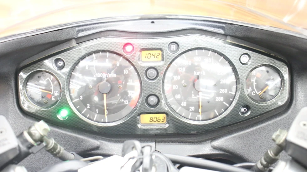 GSX1300Rハヤブサ 2003年◆メーターJS1GW71A332102 スズキ GSX1300R隼（ハヤブサ） 2003年モデル 逆輸入車 KENZスポーツ