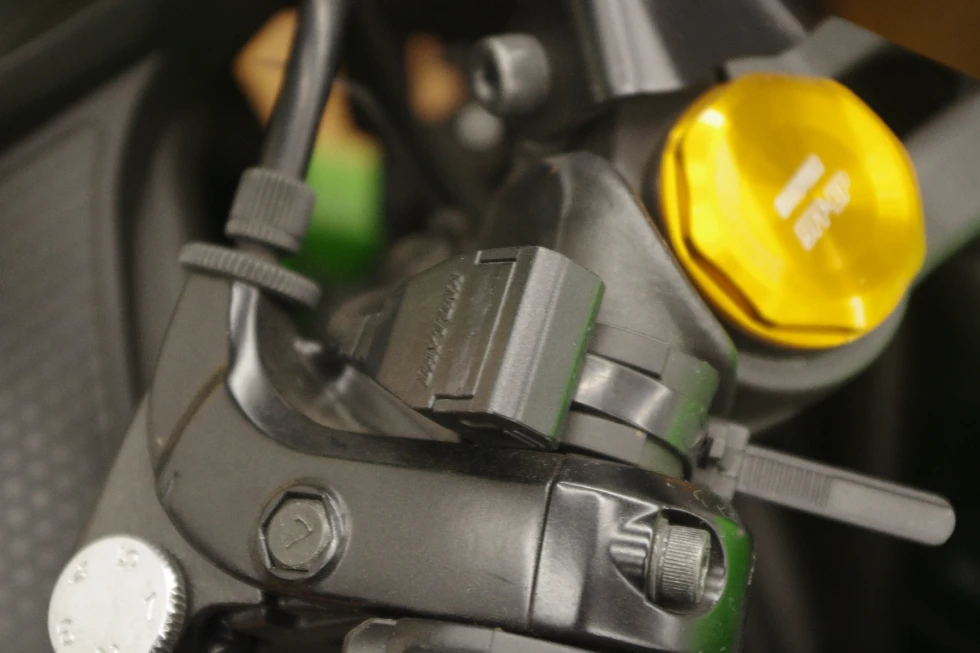 カワサキ ZX-25R SE 2022年モデル ETC マルチバー装備の詳細